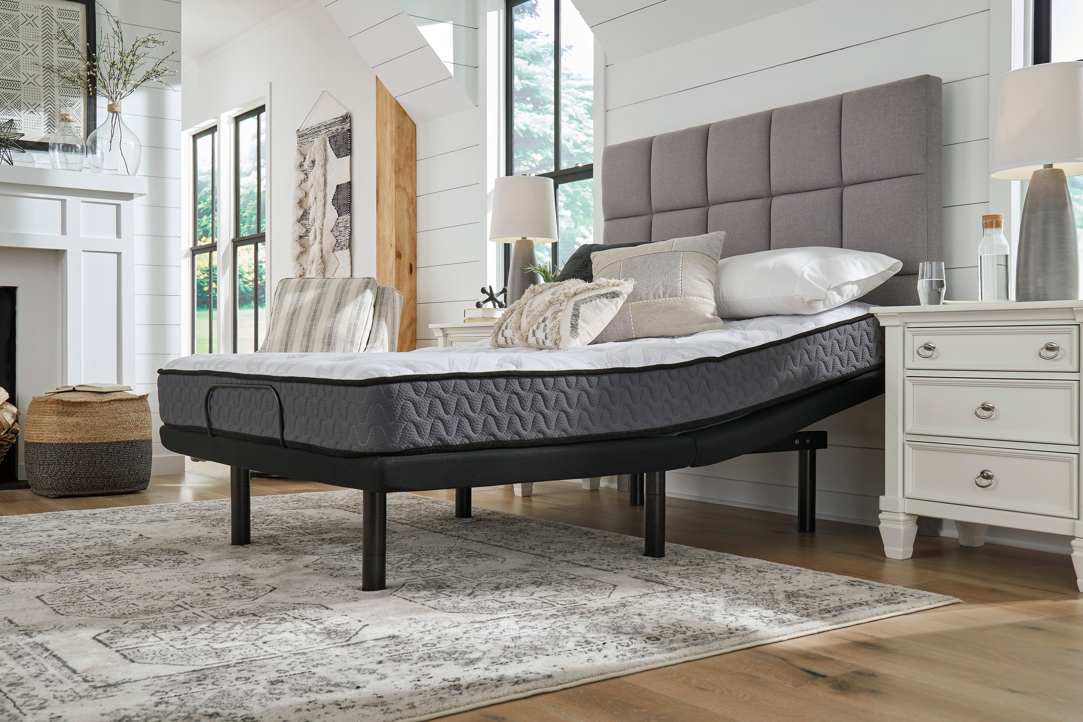 Bonnell Pocketed Hybrid Mattress by Ashley