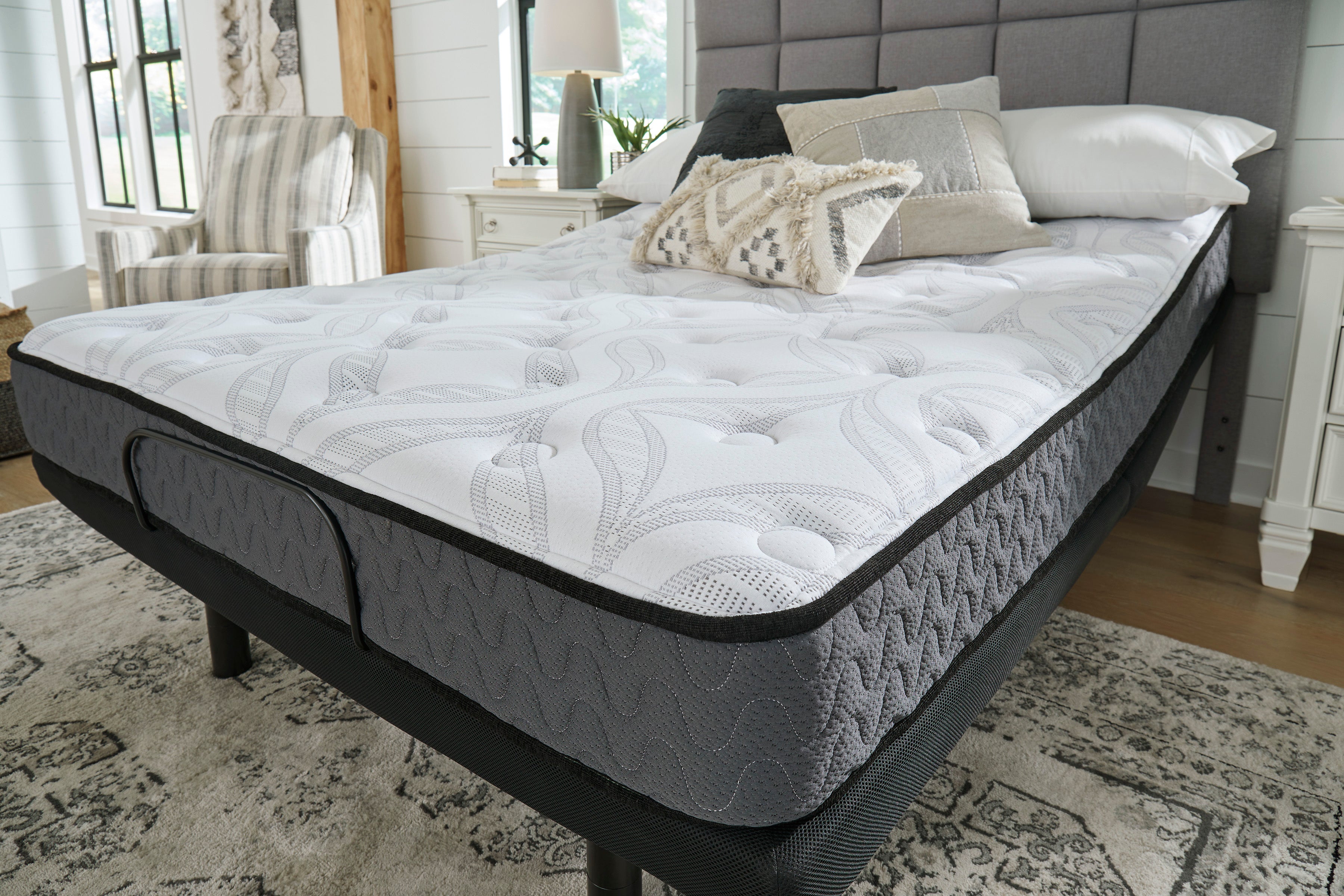 Bonnell Pocketed Hybrid Mattress by Ashley