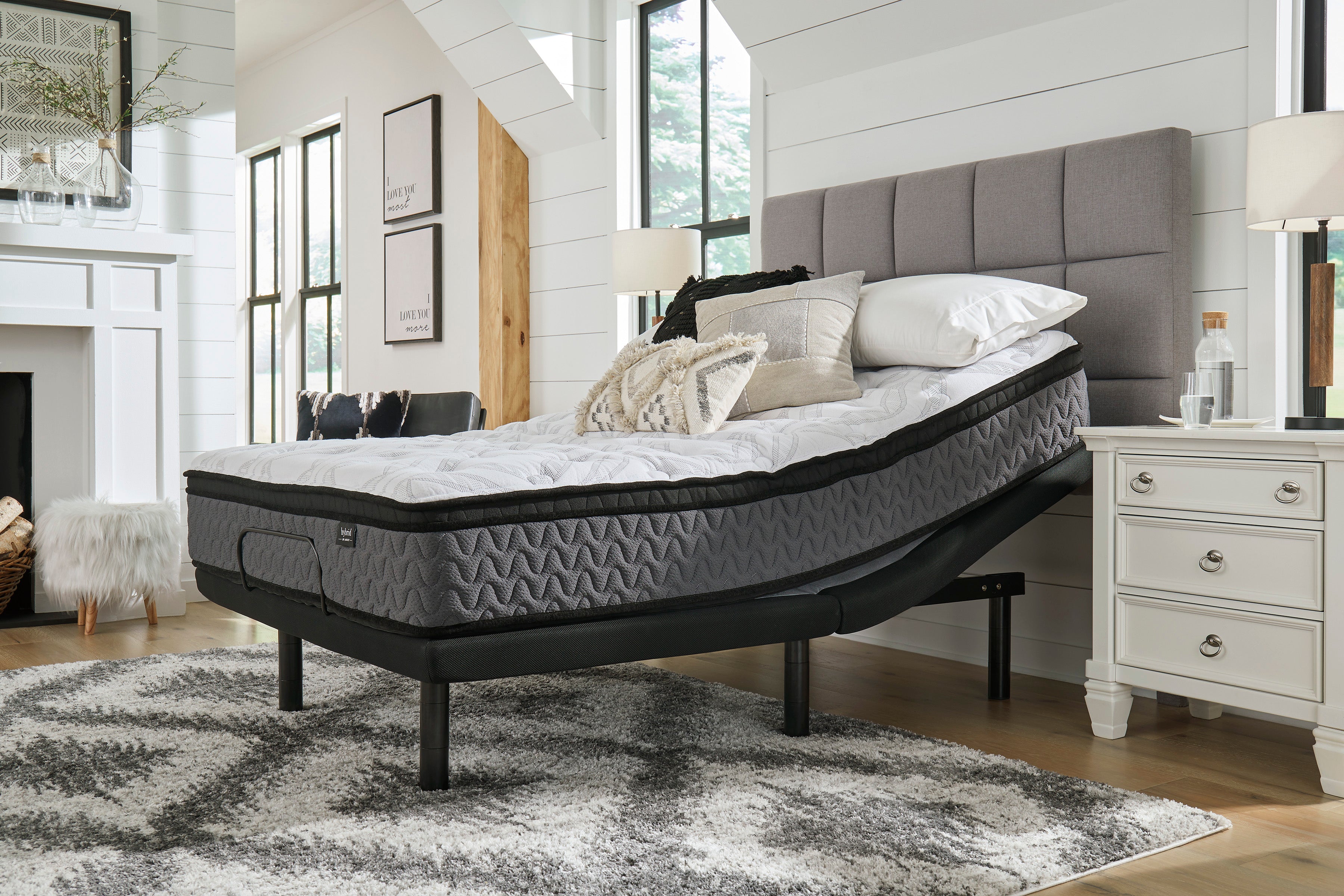 Bonnell Pocketed Hybrid Mattress by Ashley