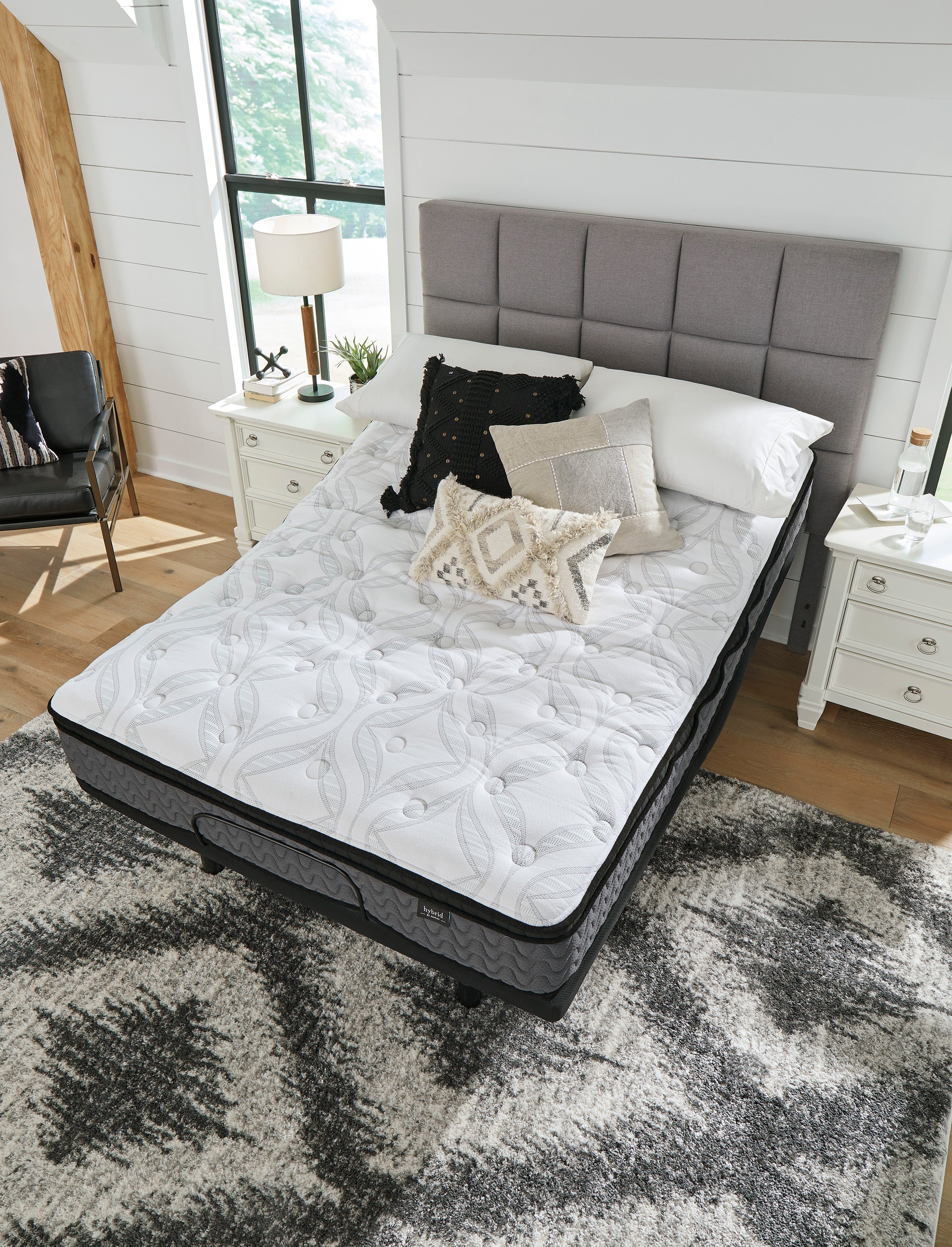 Bonnell Pocketed Hybrid Mattress by Ashley