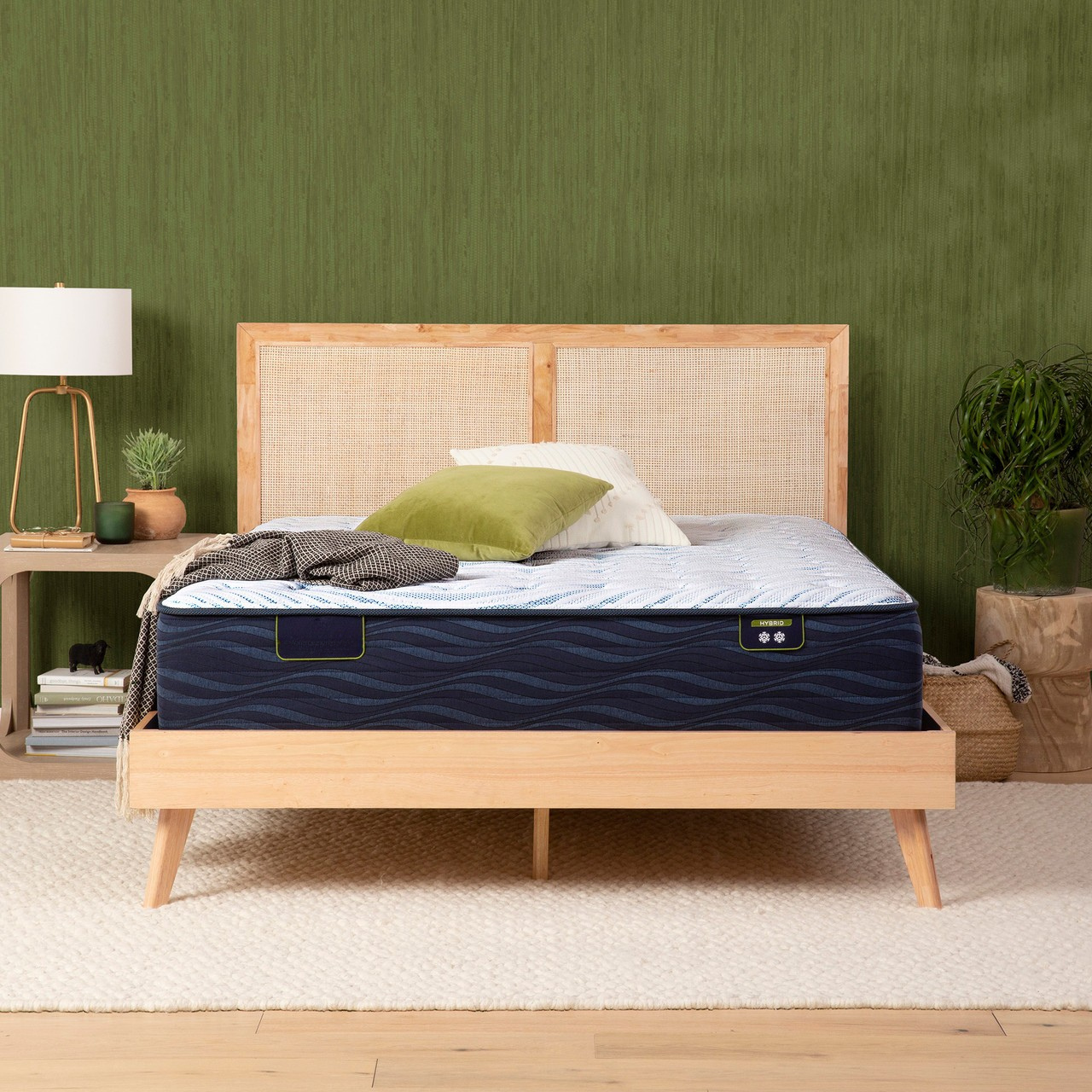 Closeout - ECO Quilted Hybrid Q10 Medium 12.5