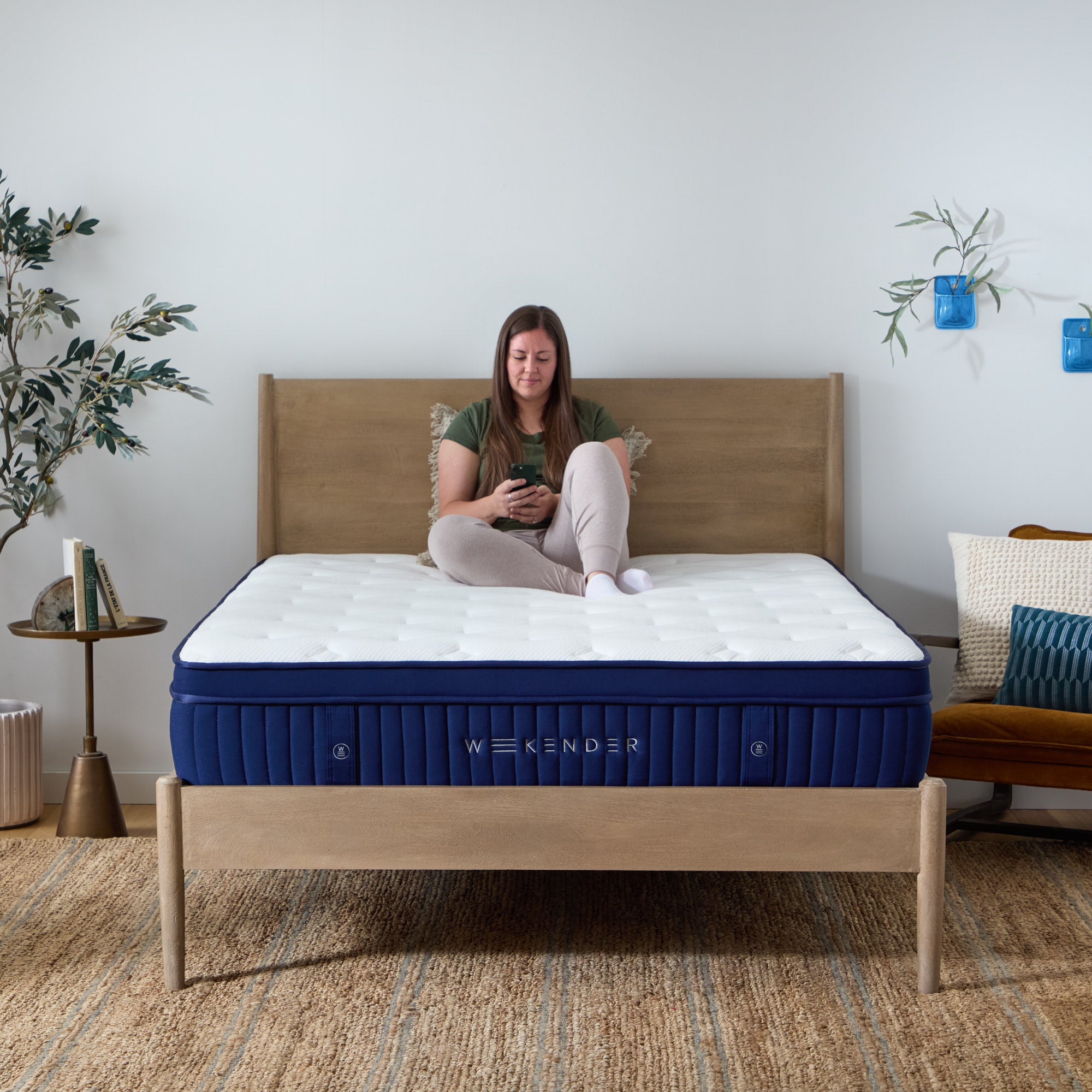 Weekender Medium Plush 13-Inch Euro Top Hybrid Mattress