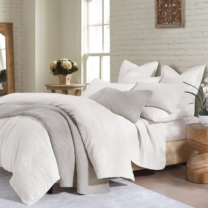 Verona Matelassé Bedding Set HiEnd Accents