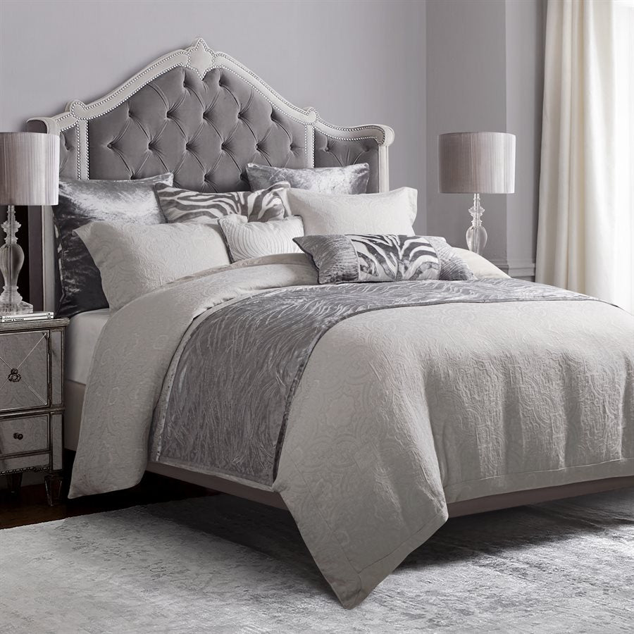 Medallion Matelassé Duvet Cover Set HiEnd Accents