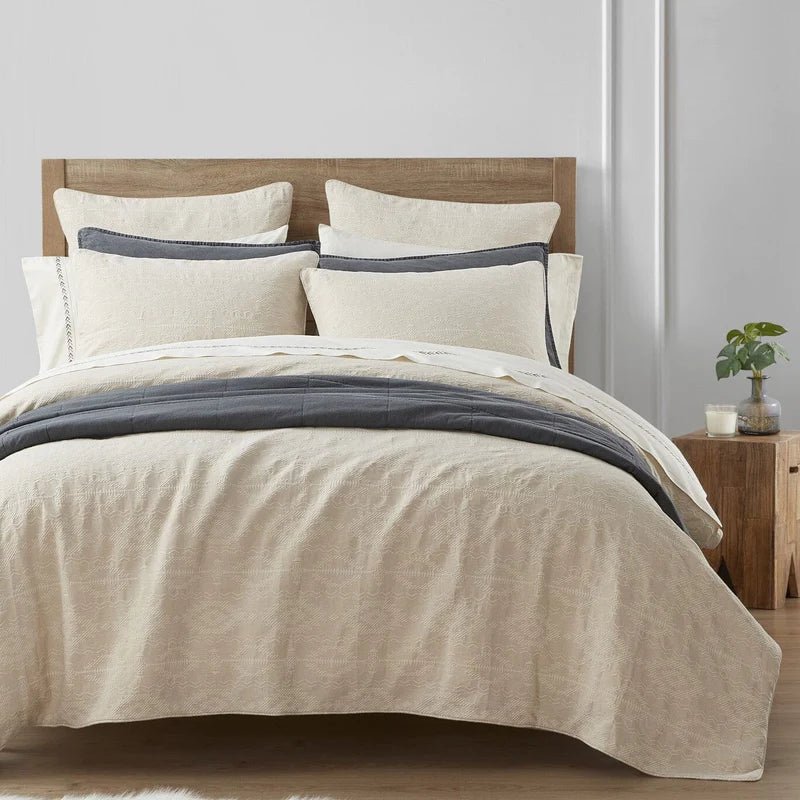 Tempe Matelassé Comforter Set HiEnd Accents